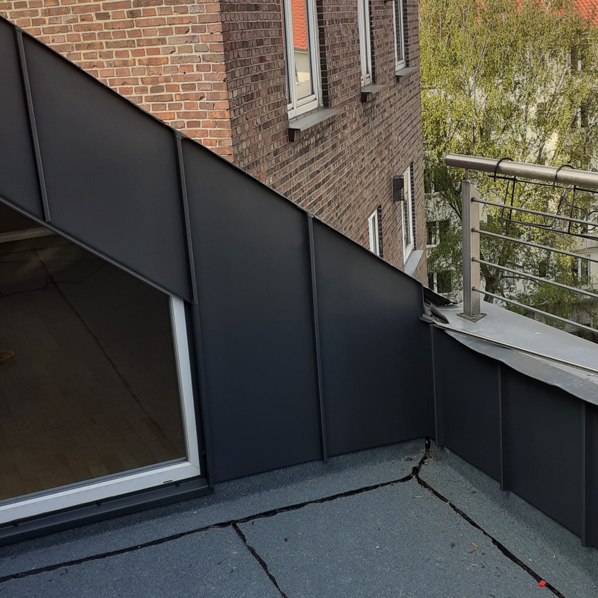 Verkleidung und Abdichtung